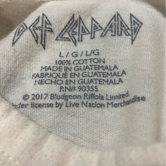 Women’s size large cropped Def Leppard shirt - Picture 2 of 2